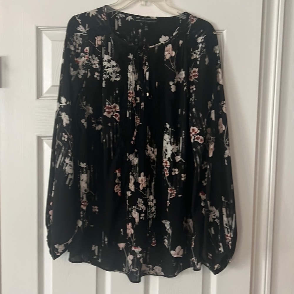 White House Black Market WHBM blouse size 12